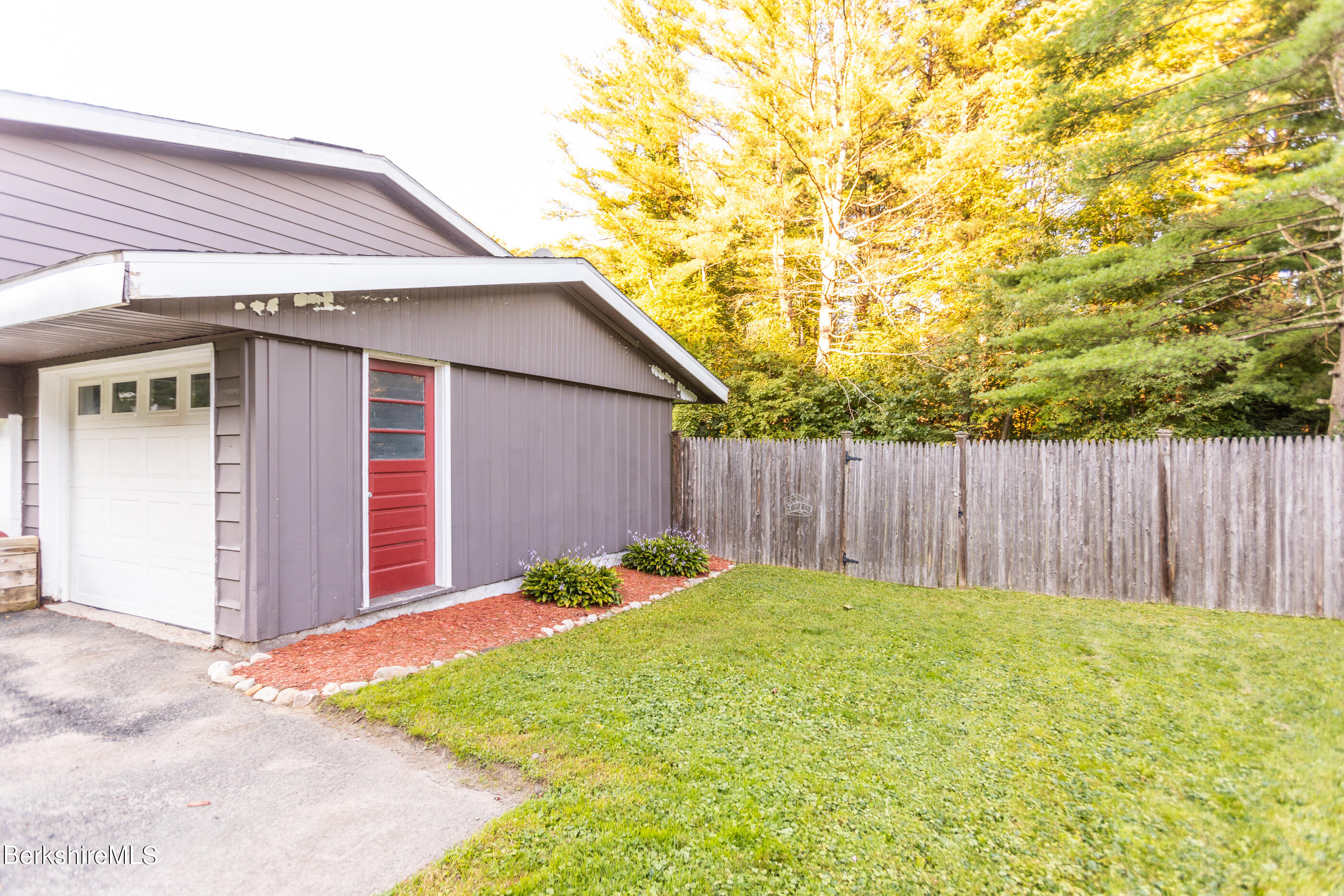 180 Partridge Road Pittsfield, MA 01201 - Photo 4 of 39 image-85
