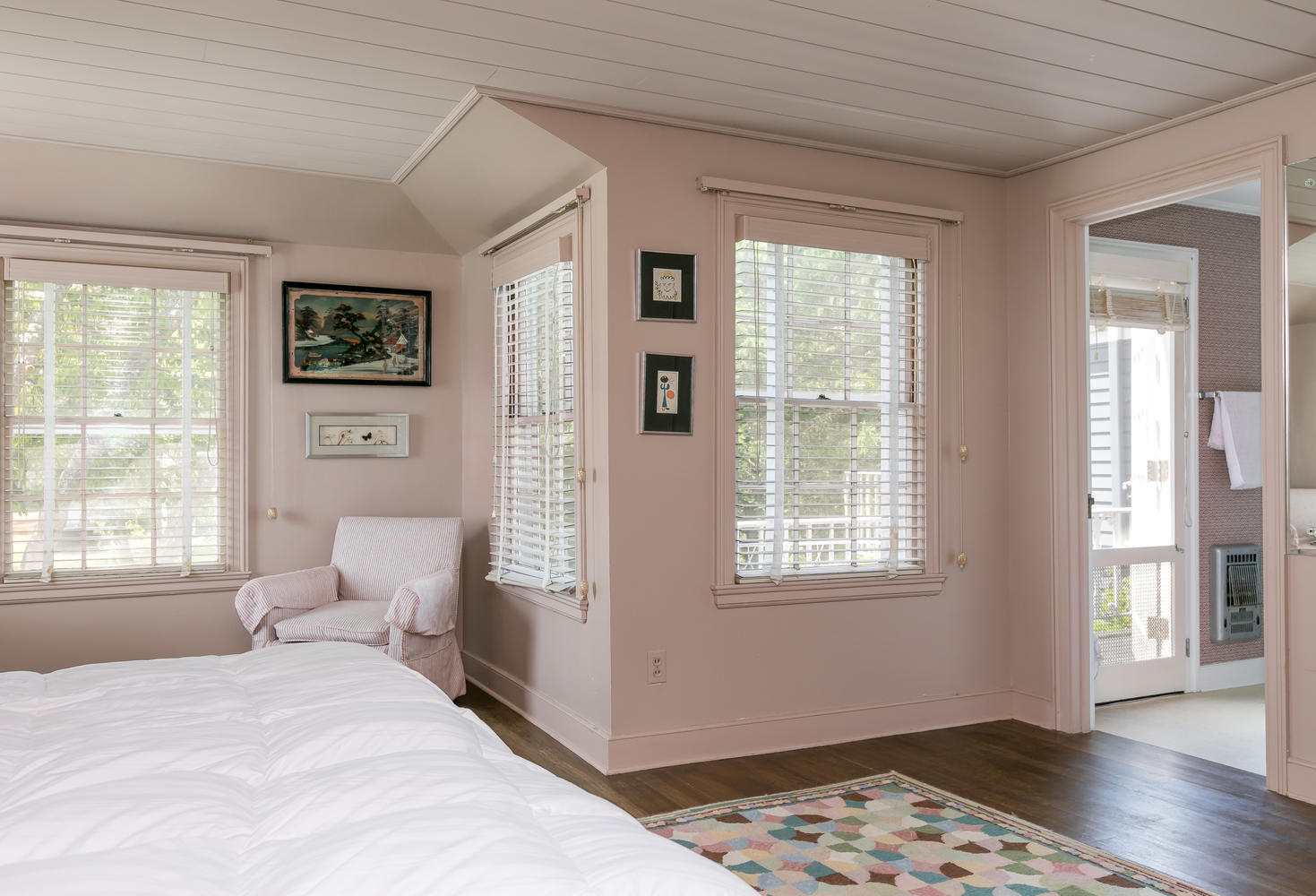 22 Jocelyn Road Scarborough, ME 04074 - Photo 23 of 40 22 Jocelyn Rd 2nd Floor King Suite