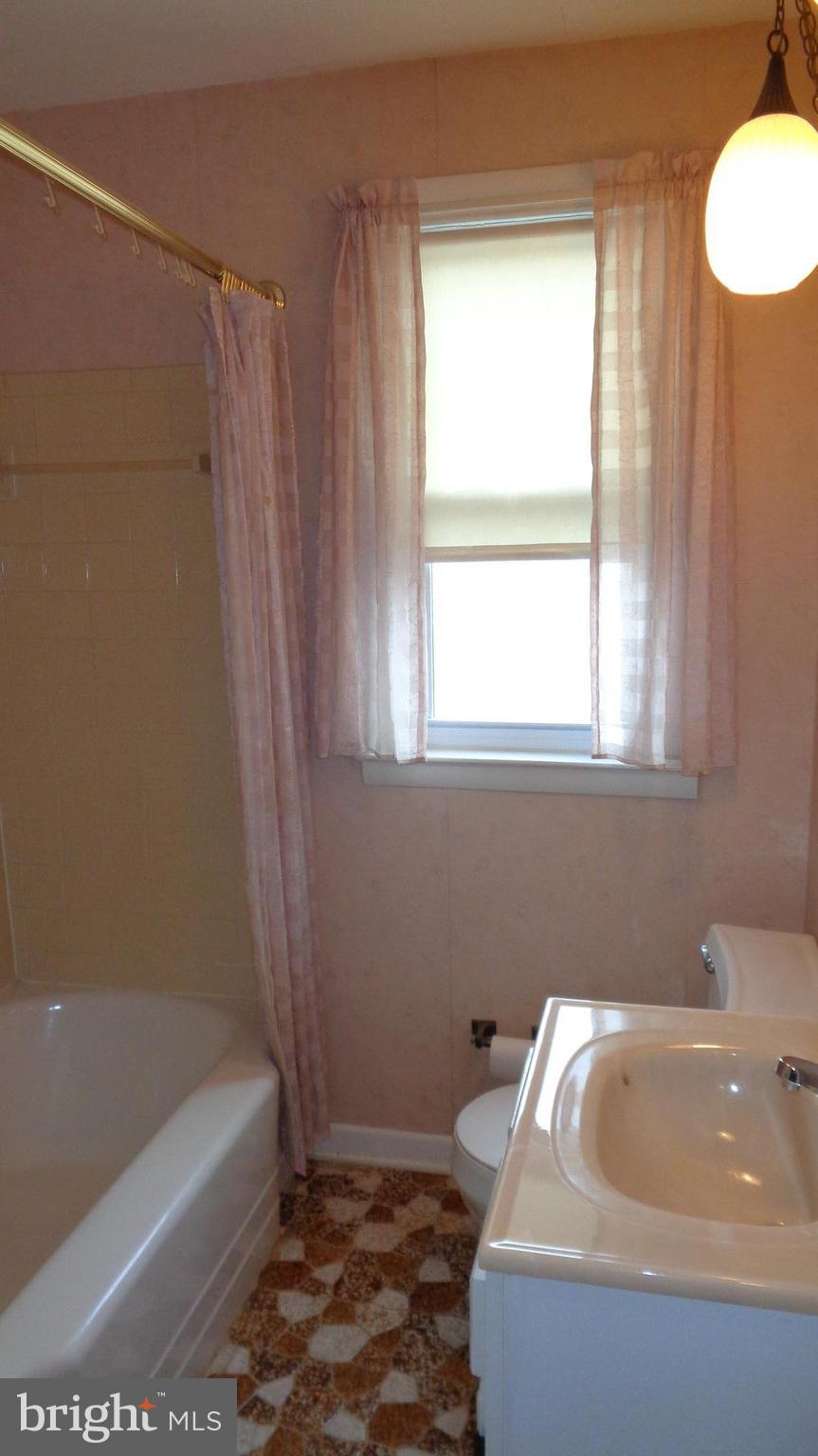 79 Wiltshire Road Baltimore, MD 21221 - Photo 12 of 23 Bath