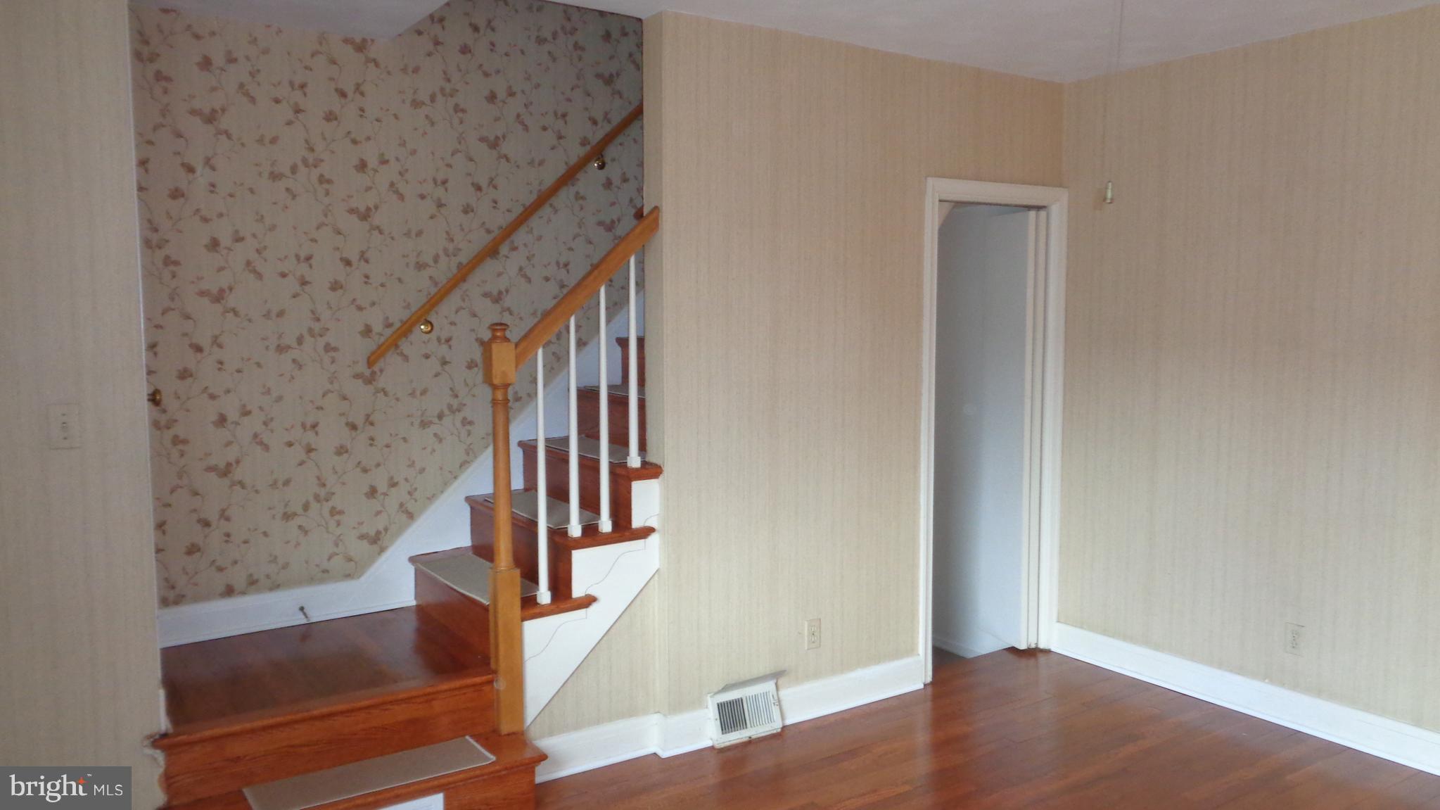 79 Wiltshire Road Baltimore, MD 21221 - Photo 3 of 23 Living Room