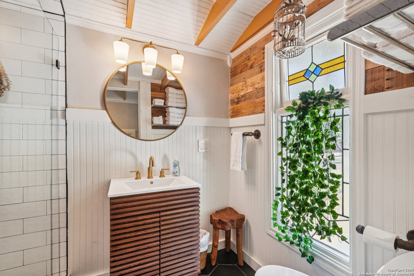 1038 Plateau Ridge New Braunfels, TX 78132 - Photo 11 of 18 a bathroom with a sink and a mirror