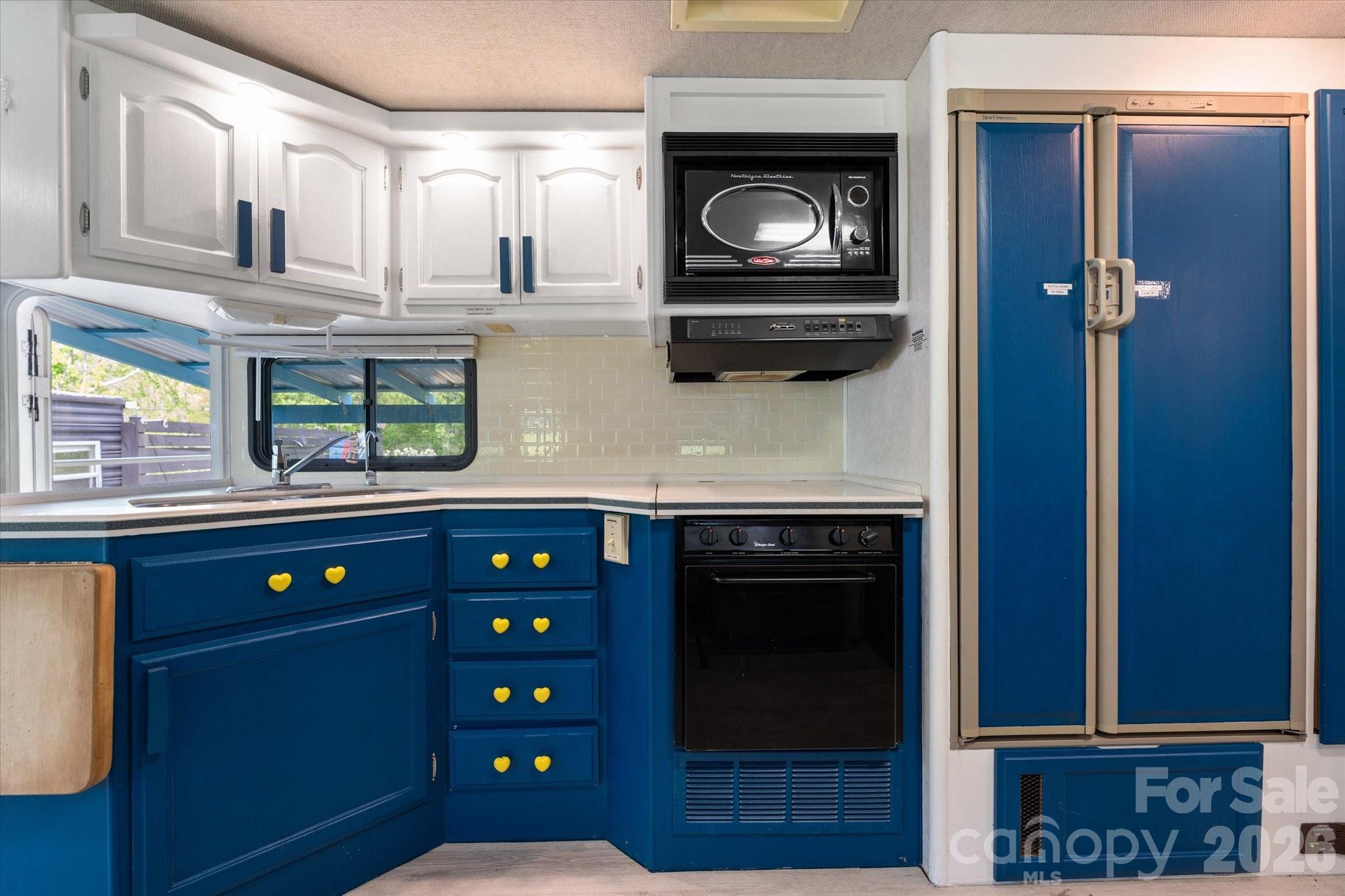 72 Amos Creek Road Marshall, NC 28753 - Photo 23 of 28 a kitchen that has a stove and a microwave
