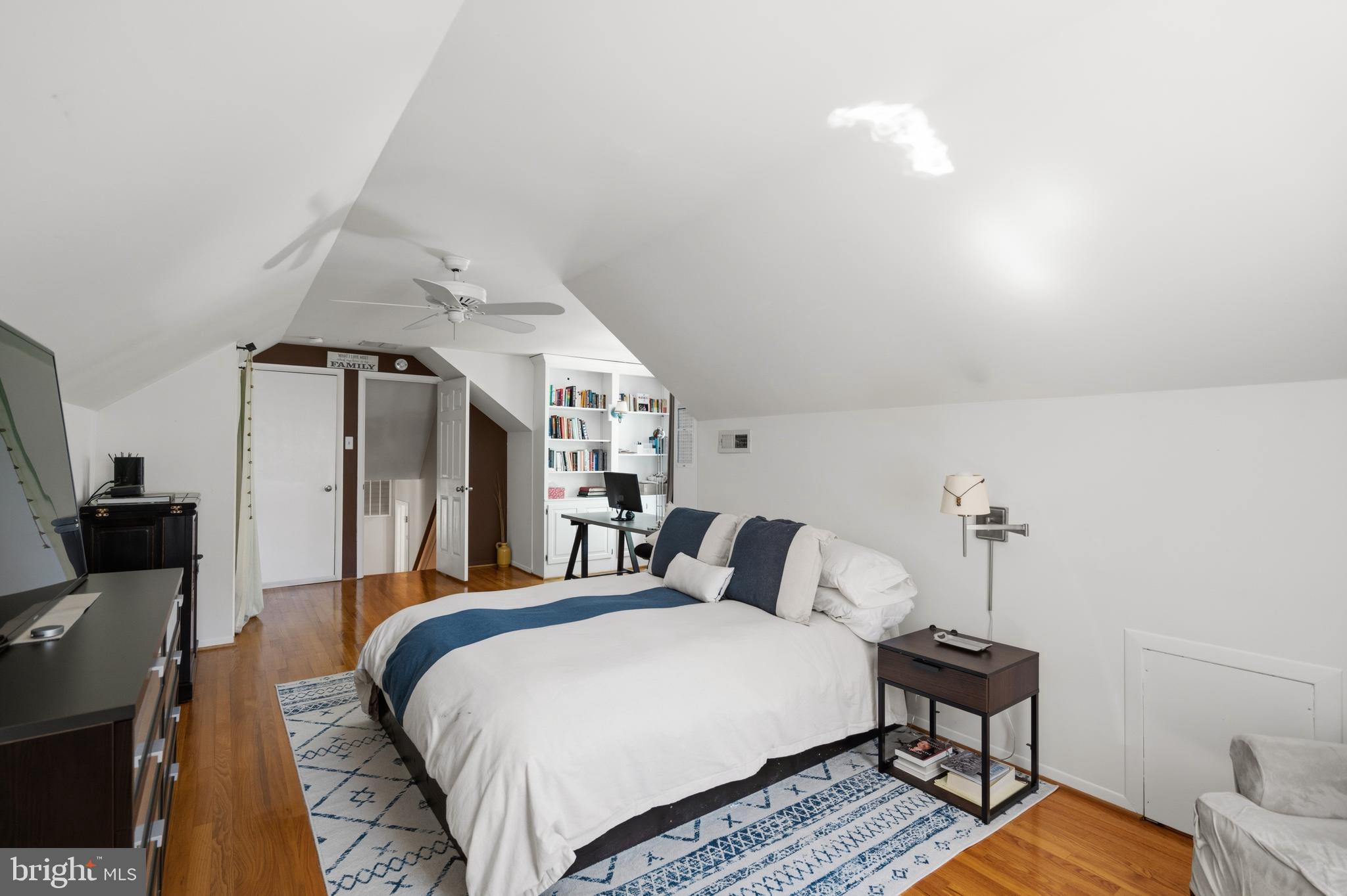 8611 Cyrus Place Alexandria, VA 22308 - Photo 28 of 49 Upper level loft