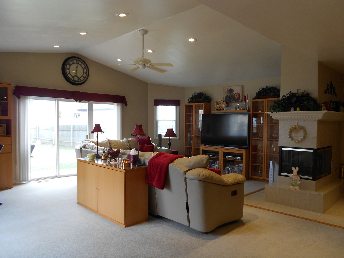 1359 Spring Valley Drive Carol Stream, IL 60188 - Photo 2 of 19