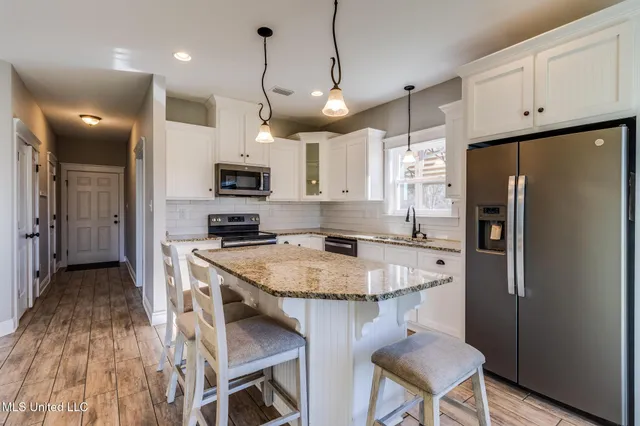 $599,999 | 49 Clear Lake Road, McHenry, MS 39561