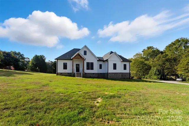 $495,000 | 1213 Creek Side Drive, Conover, NC 28613