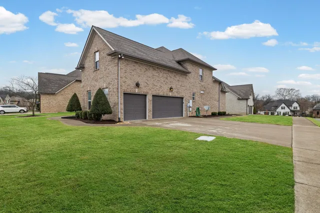 a view of a house with a backyard