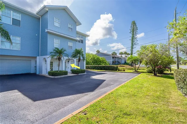 a view of a fountain in front of a house