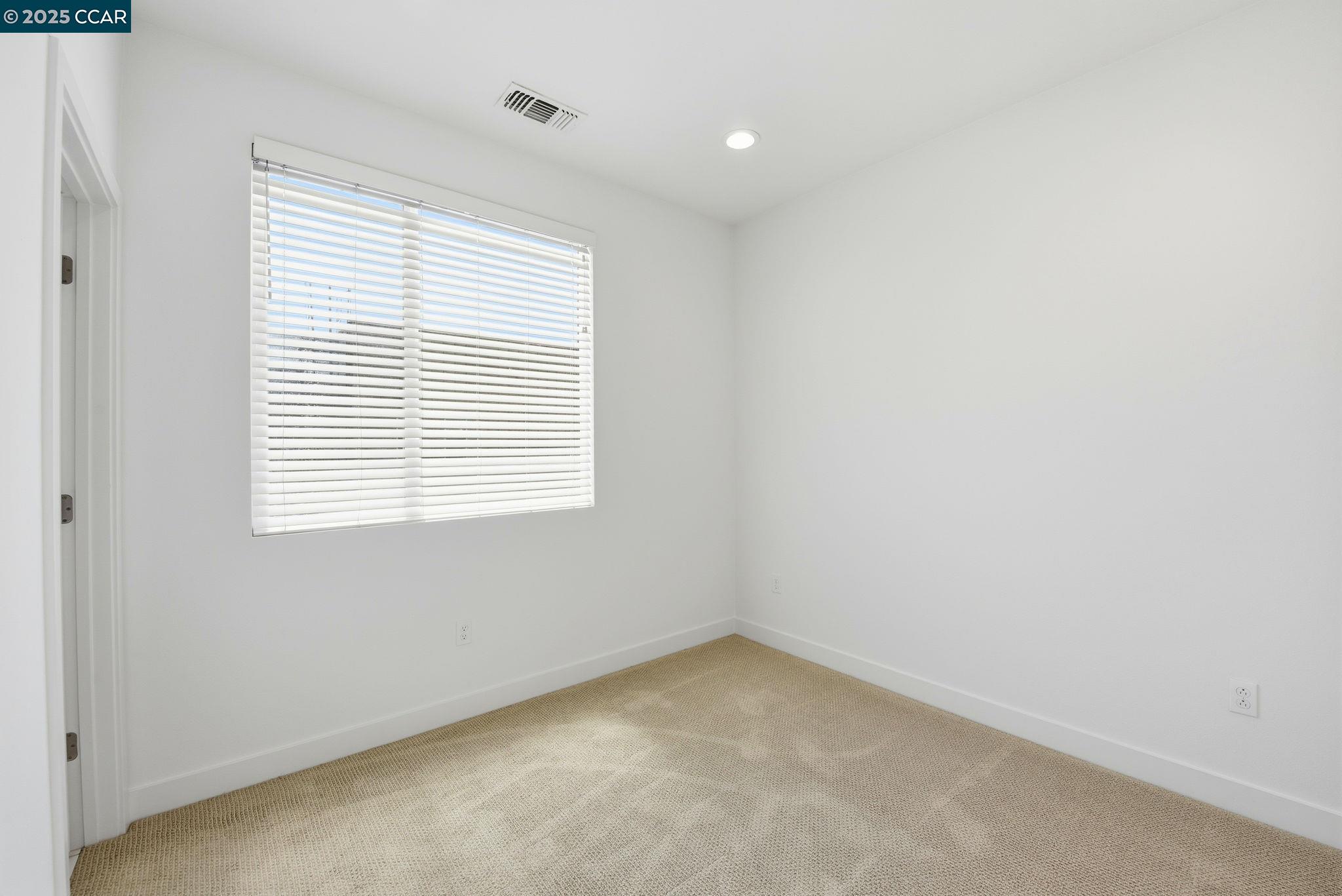 967 24th Street Oakland, CA 94607 - Photo 27 of 43 an empty room with a window