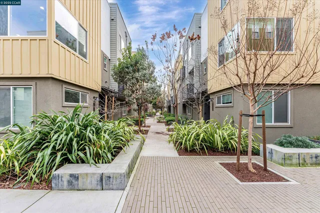 $714,800 | 967 24th Street, Oakland, CA 94607