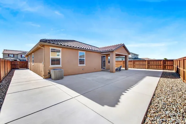 $729,000 | 1450 Stonecrop Lane, Dixon, CA 95620