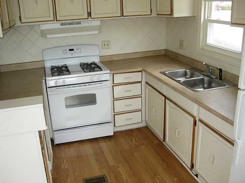 27 Lane B Coventry, RI 02816 - Photo 5 of 12 Kitchen.