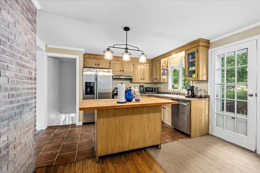 93 Leno Road Holland, MA 01521 - Photo 6 of 34
