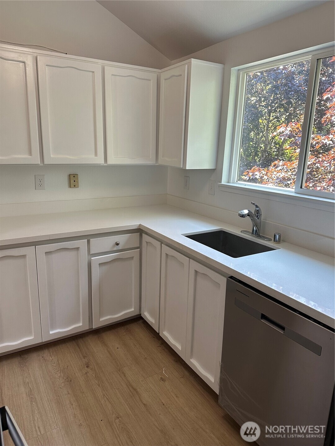 820 Cady Road, Unit J305 Everett, WA 98203 - Photo 4 of 15