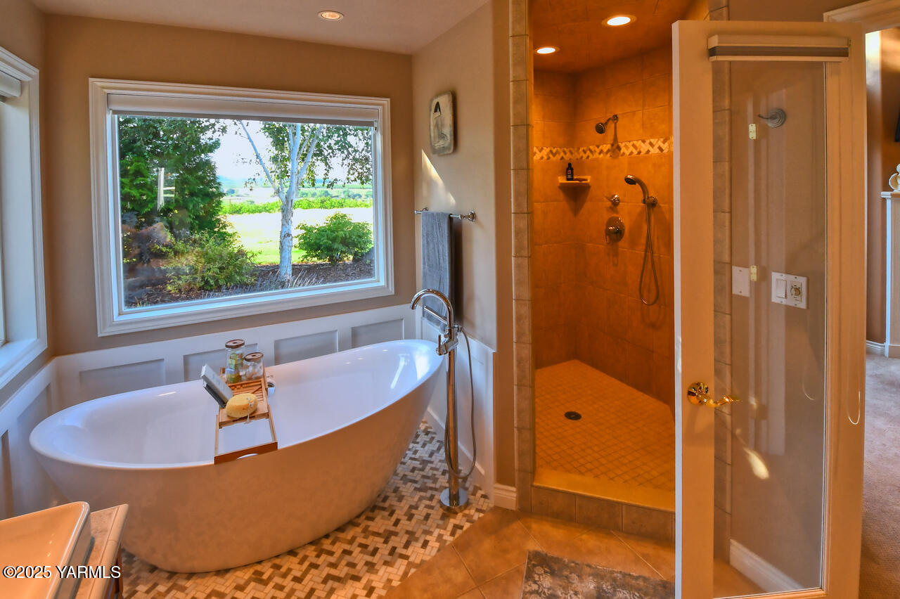 15783 Fisk Road Yakima, WA 98908 - Photo 28 of 61 Remodeled primary bath