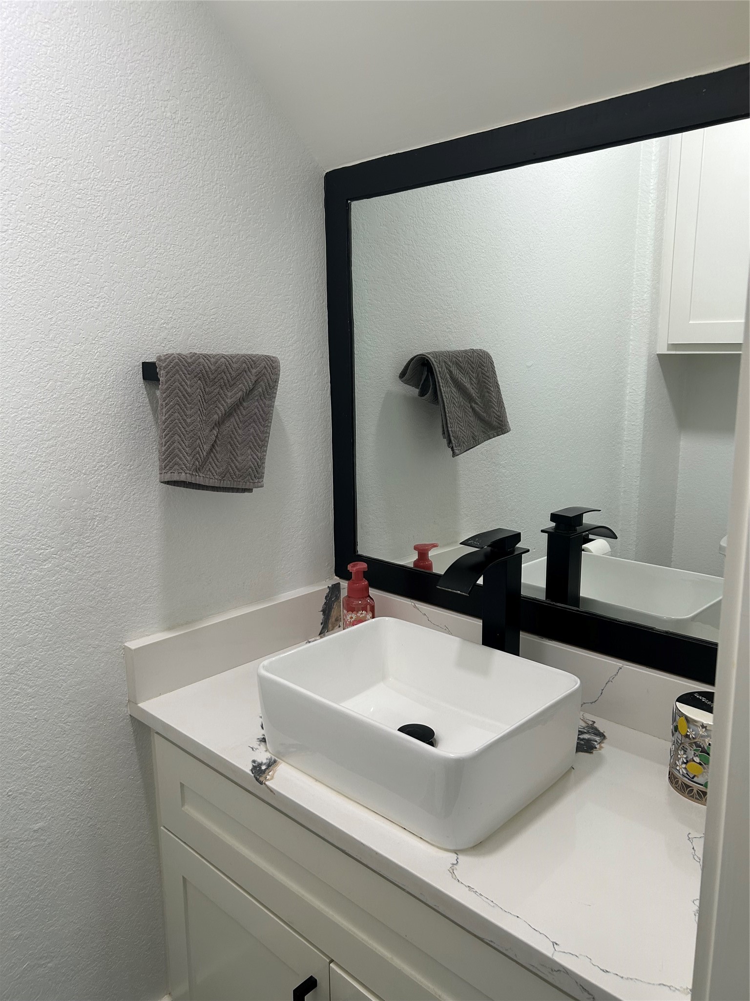 16346 St Helena Way Houston, TX 77053 - Photo 10 of 33 HALF BATH DOWNSTAIRS
