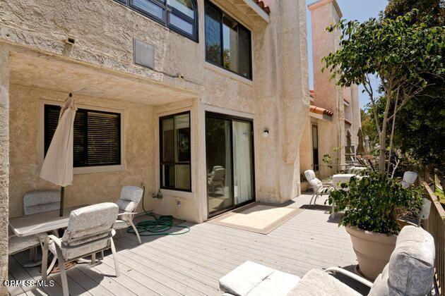 2121 Vina Del Mar Oxnard, CA 93035 - Photo 13 of 17 a building outdoor space with patio furniture and potted plants