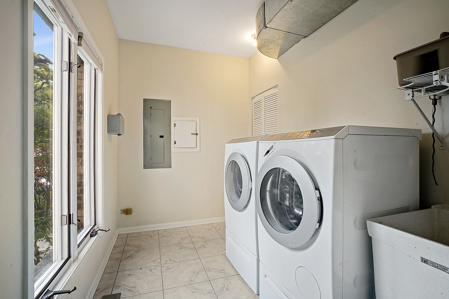 2134 Shermer Road Northbrook, IL 60062 - Photo 4 of 20 a utility room with dryer and washer