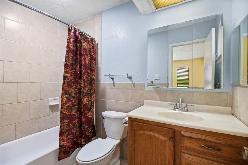 9718 Shady Tree Lane Houston, TX 77086 - Photo 14 of 26