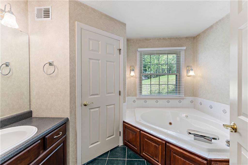 358 West Jefferson Road Butler, PA 16002 - Photo 17 of 50