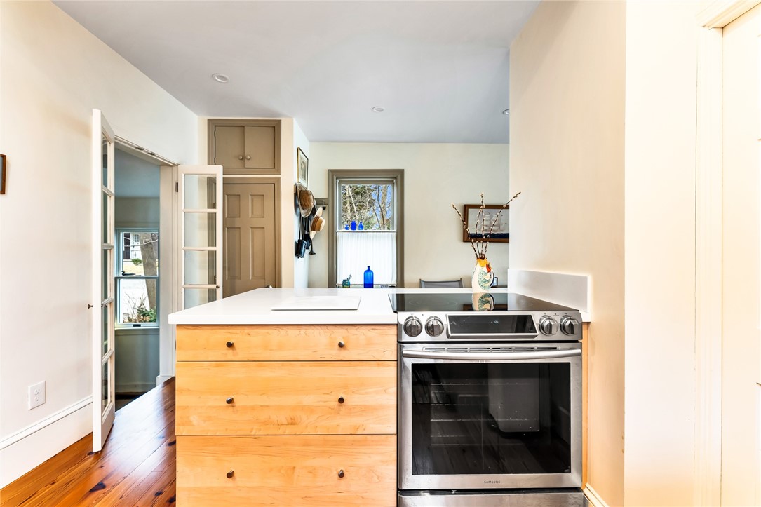 33 Samoset Avenue Barrington, RI 02806 - Photo 12 of 28