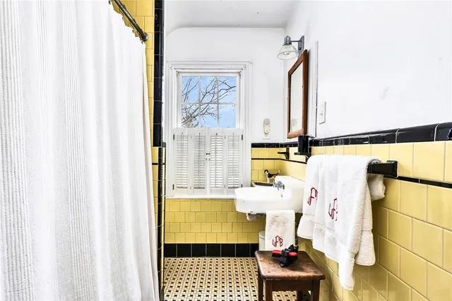 $3,650 | 33 Samoset Avenue, Barrington, RI 02806