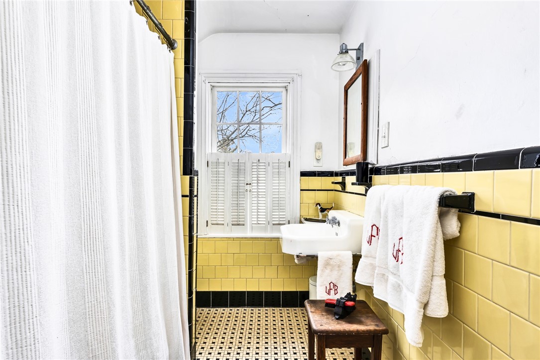 33 Samoset Avenue Barrington, RI 02806 - Photo 24 of 28