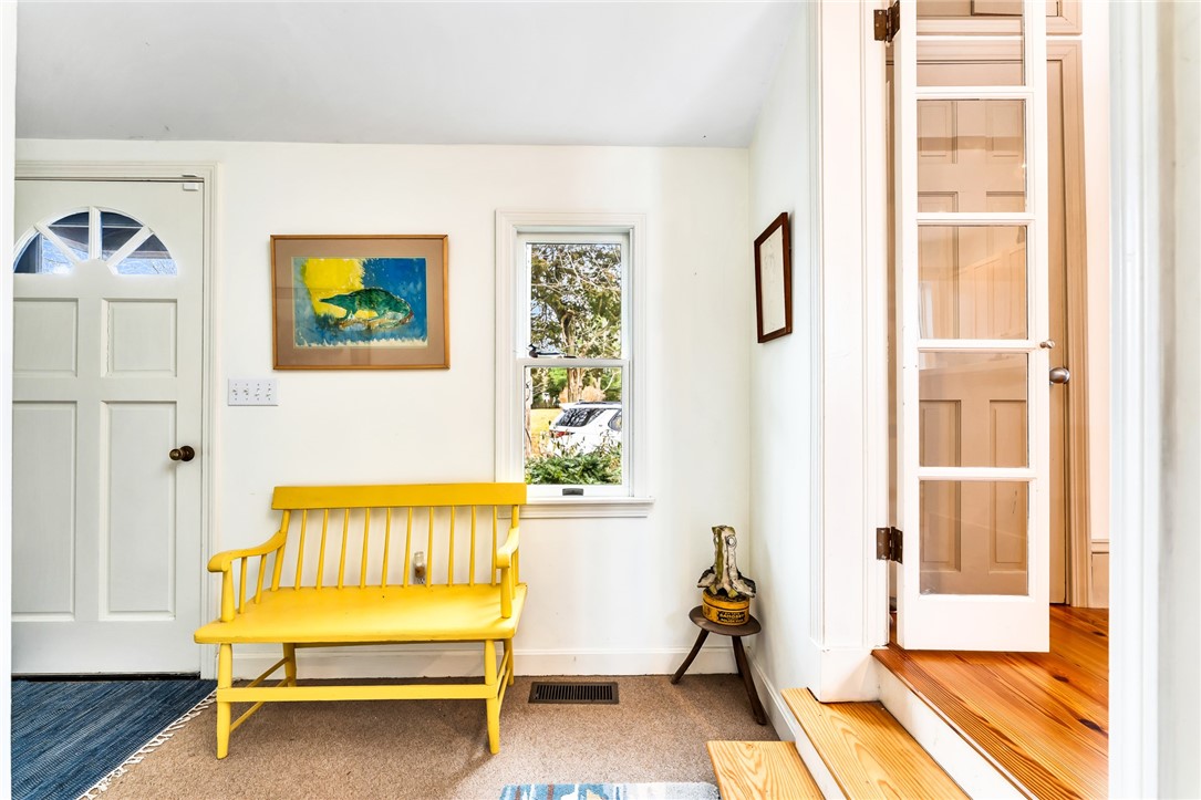 33 Samoset Avenue Barrington, RI 02806 - Photo 4 of 28