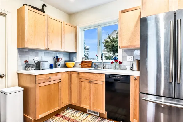 $3,650 | 33 Samoset Avenue, Barrington, RI 02806