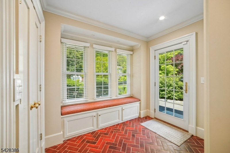 148 Beekman Road Summit, NJ 07901 - Photo 6 of 31