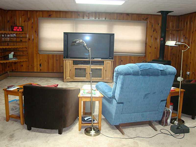 78 Bellview Circle McKees Rocks, PA 15136 - Photo 17 of 22 Den/Family/Great Room. Alternate view of family room.