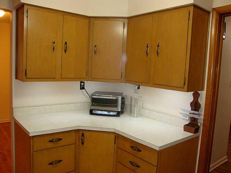 78 Bellview Circle McKees Rocks, PA 15136 - Photo 19 of 22 Kitchen. Alternate view of kitchen.