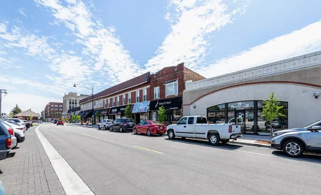 $1,095 | 3302 Kenilworth Avenue, Unit 404, Berwyn, IL 60402