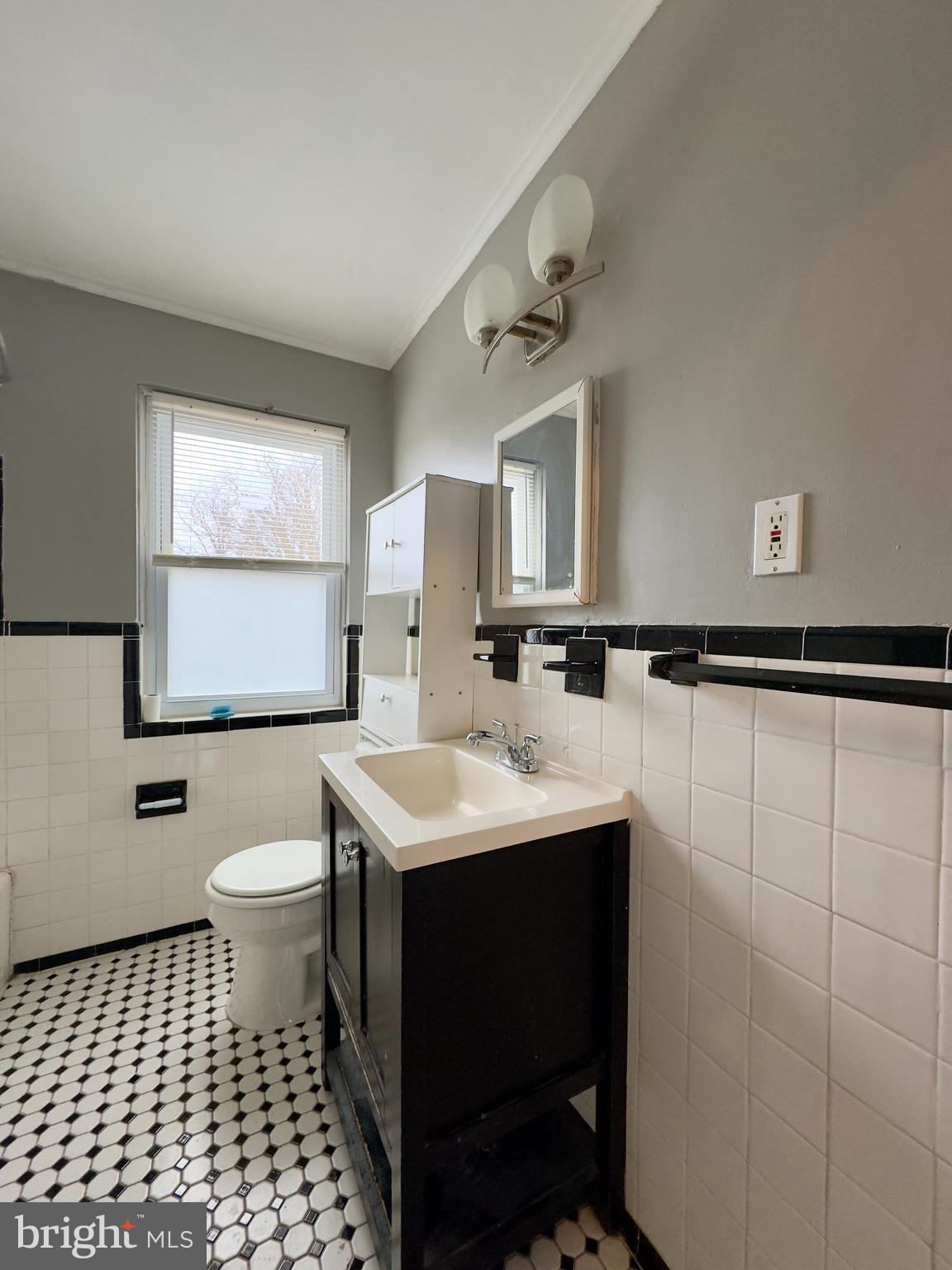 820 Bradhurst Road Baltimore, MD 21212 - Photo 12 of 20 a bathroom with a sink a toilet and mirror