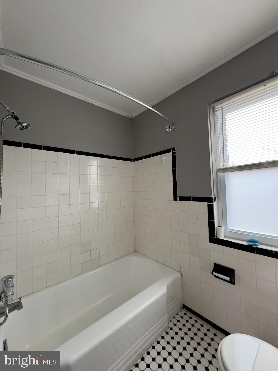 820 Bradhurst Road Baltimore, MD 21212 - Photo 13 of 20 a bathroom with a bathtub and a shower