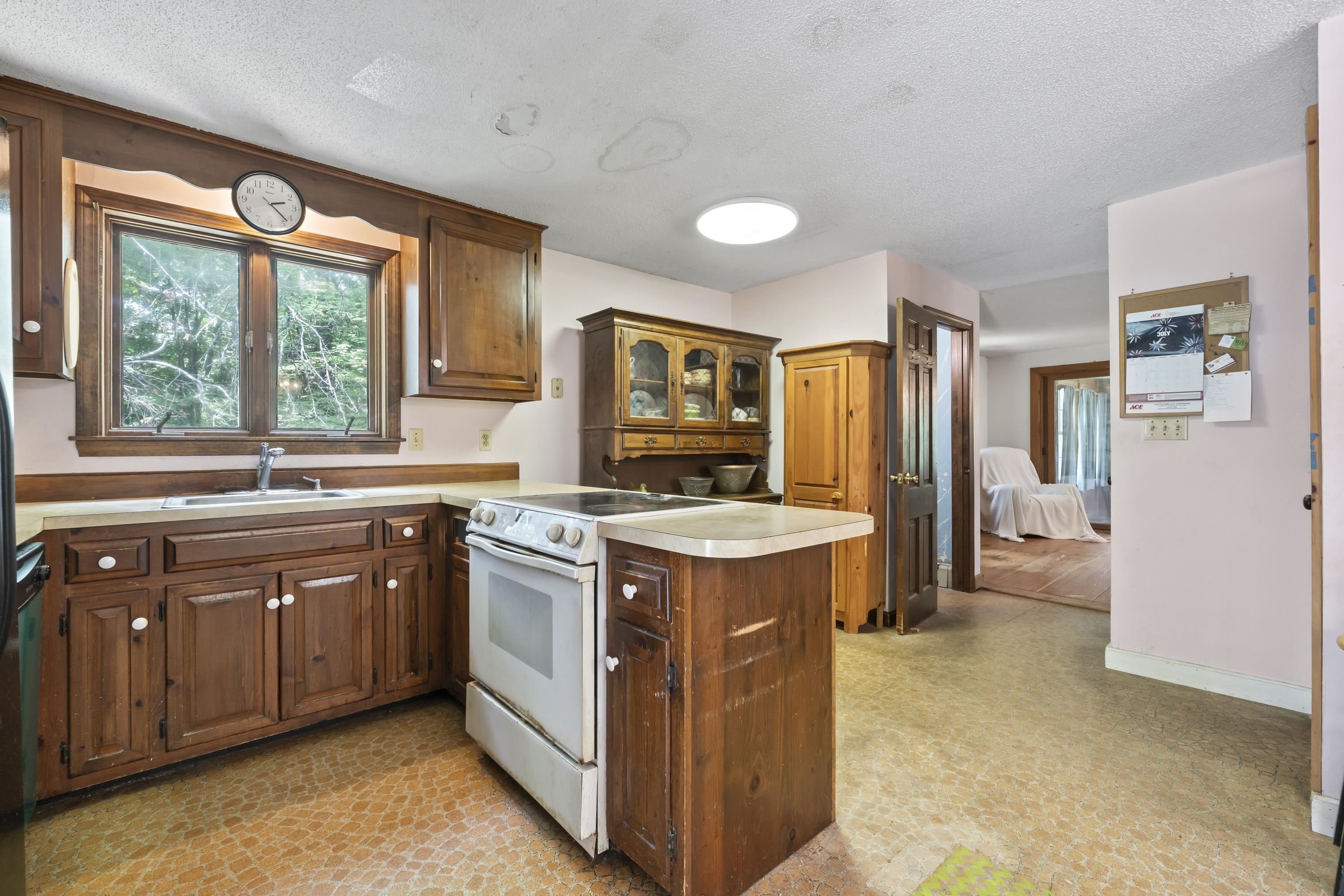 35 Lawrence Road Weare, NH 03281 - Photo 10 of 40