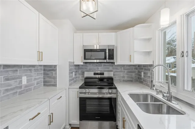 $2,500 | 23 Benefit Street, Unit 16, Warwick, RI 02886