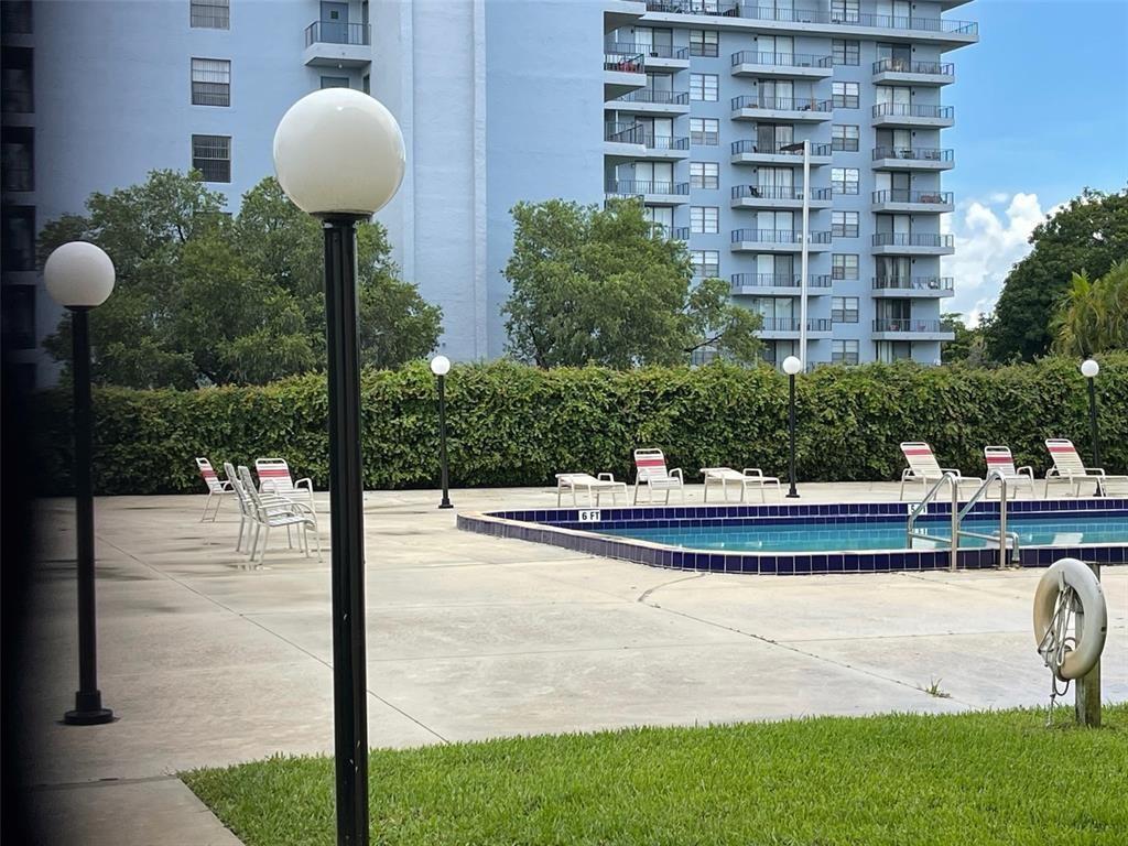 15600 Northwest 7th Avenue, Unit 606 Miami, FL 33169 - Photo 11 of 13 a view of a house with a fountain and sitting area