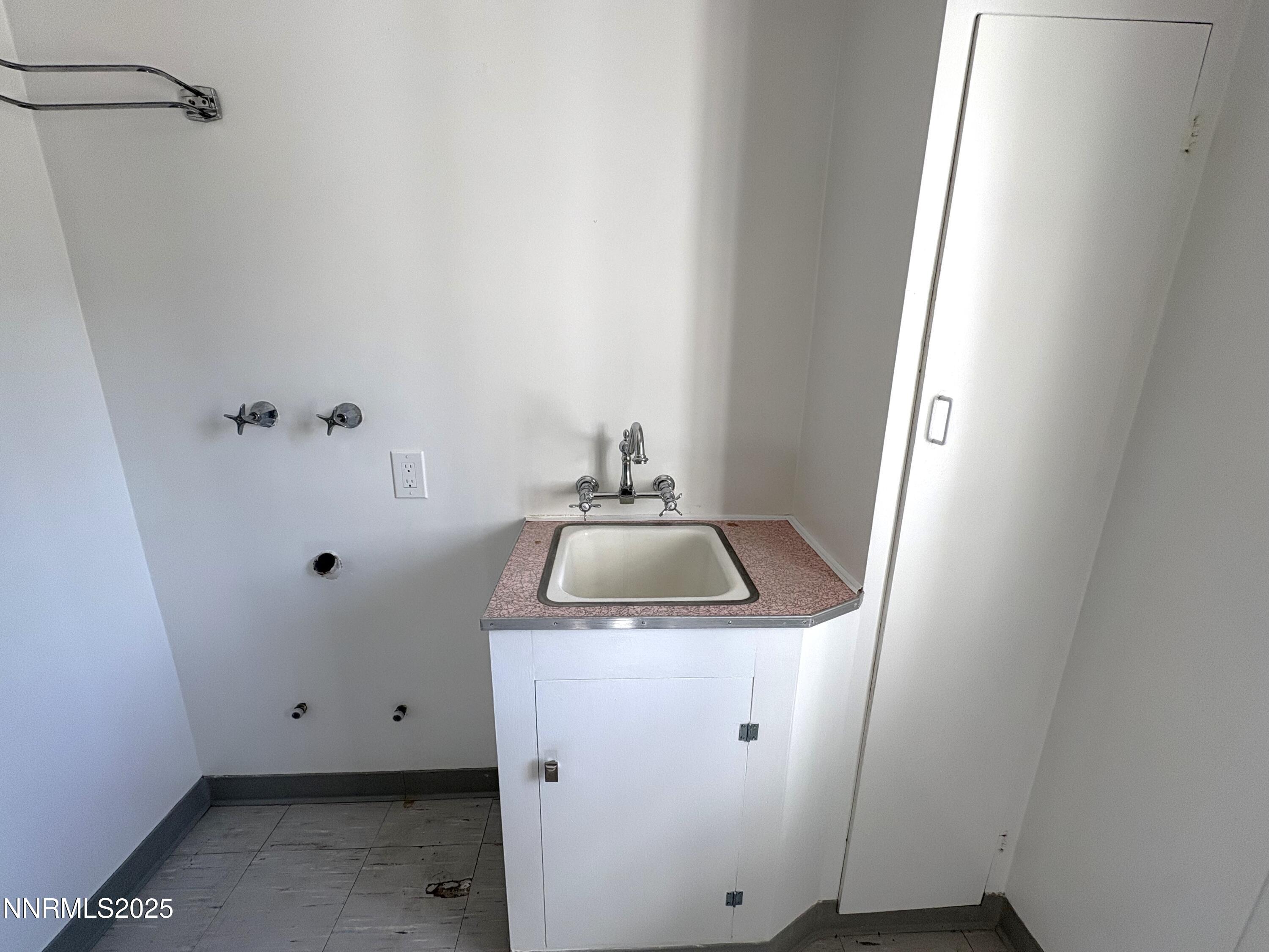 230 Glenmanor Drive Reno, NV 89509 - Photo 10 of 28 a bathroom with a sink and vanity