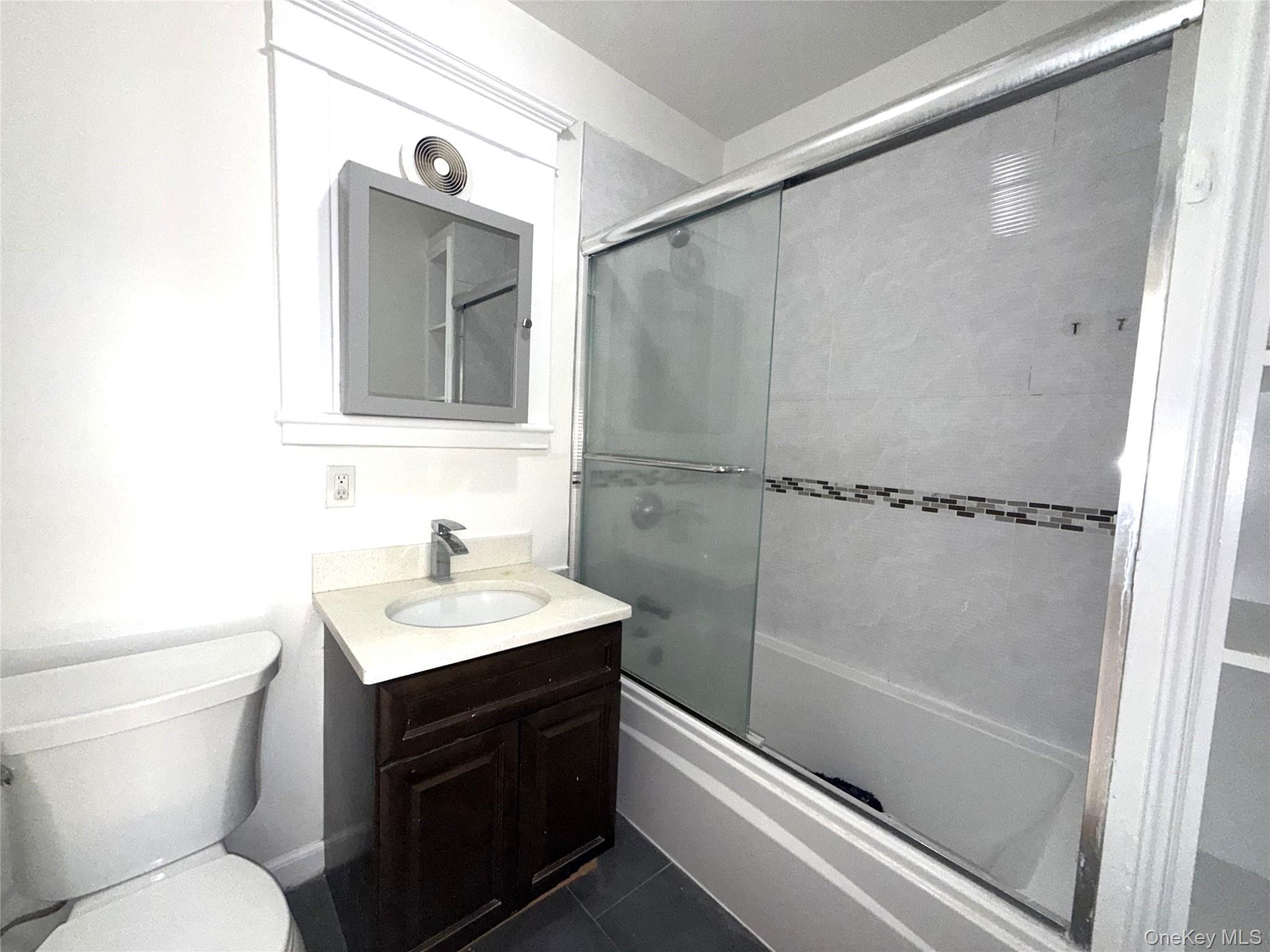 632 Middle Neck Road, Unit 2 Great Neck, NY 11023 - Photo 11 of 14