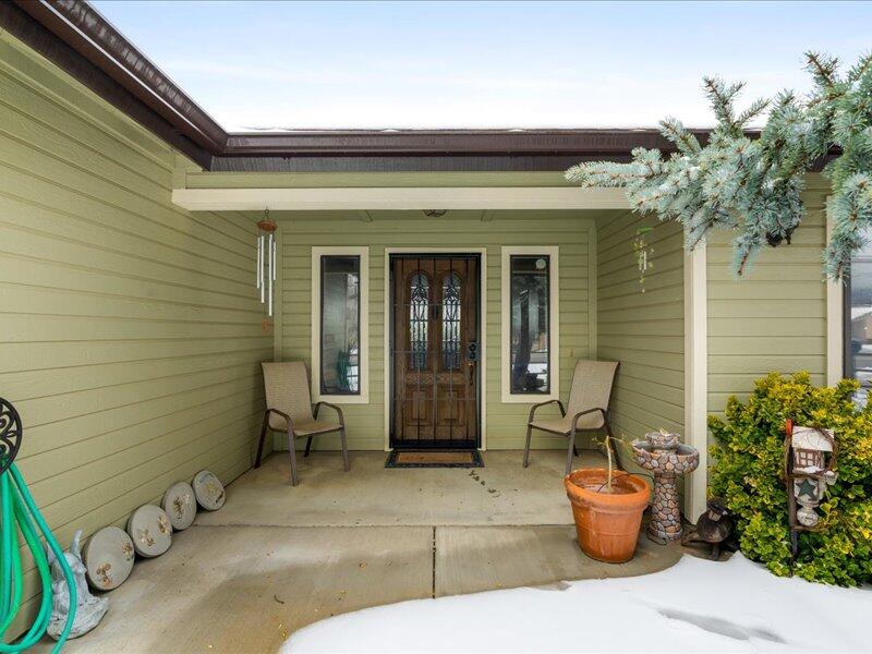 24140 Deertrail Drive Tehachapi, CA 93561 - Photo 4 of 44 a view of a patio with couple of potted plants