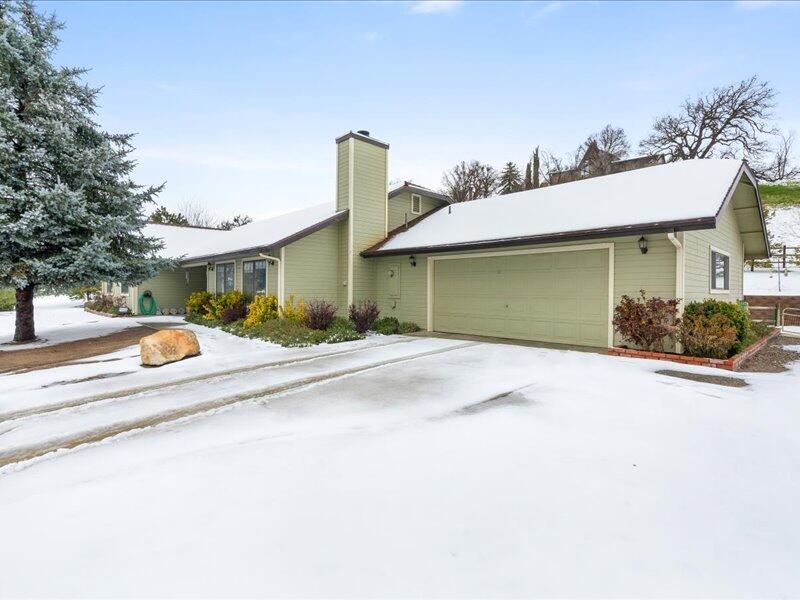 24140 Deertrail Drive Tehachapi, CA 93561 - Photo 5 of 44 a front view of a house with garden