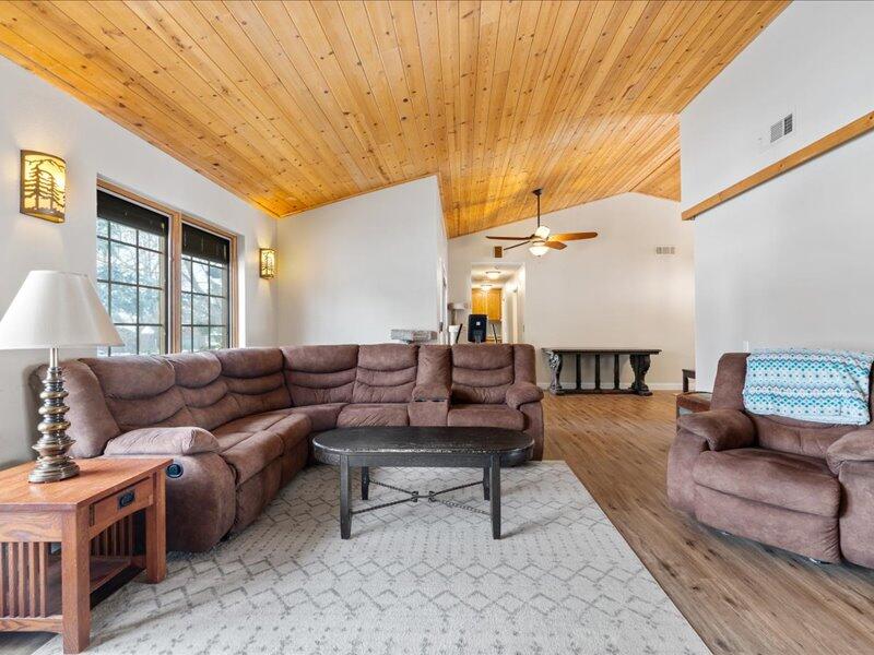 24140 Deertrail Drive Tehachapi, CA 93561 - Photo 6 of 44 a living room with furniture and a rug