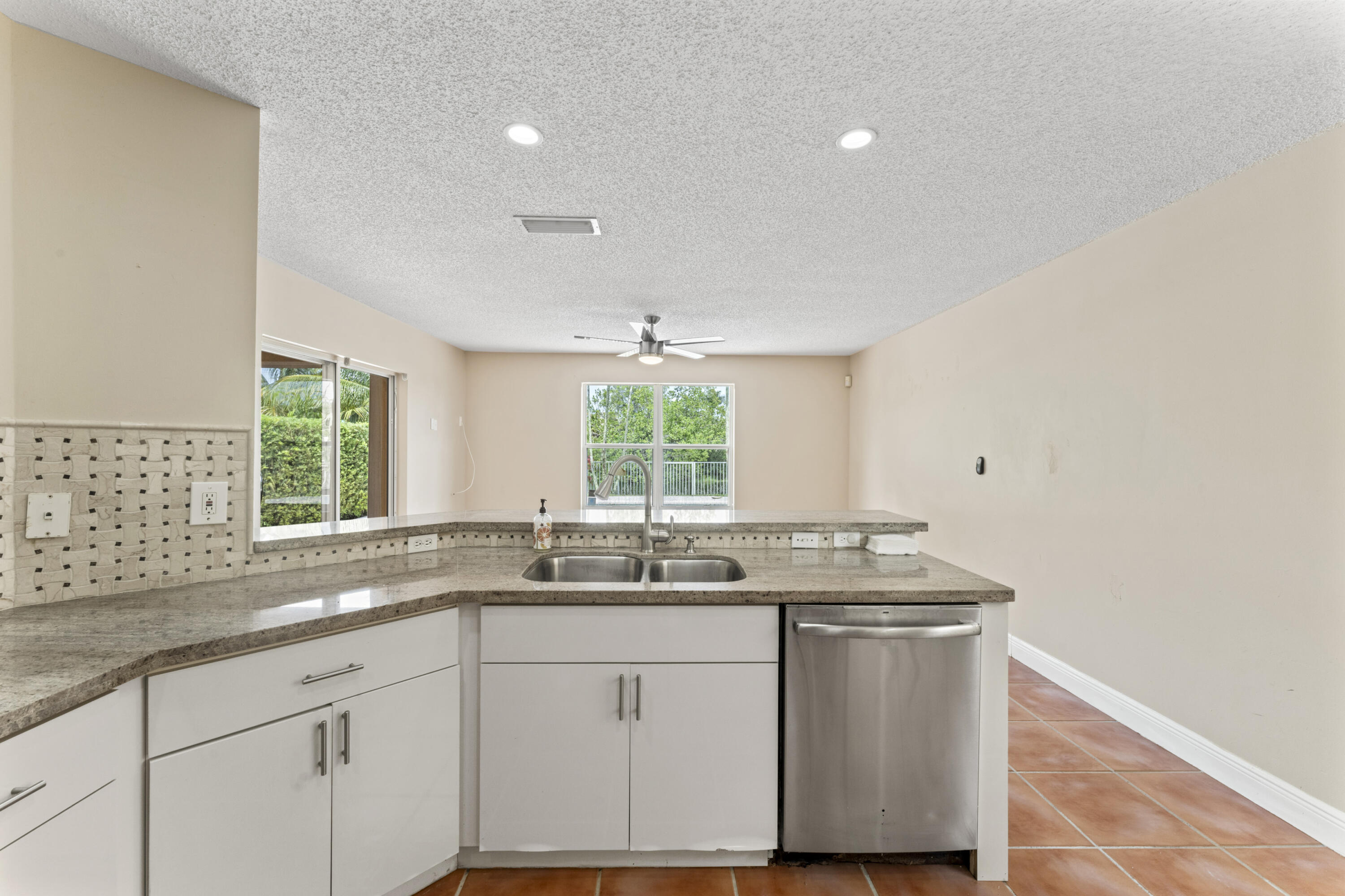 2103 Southwest 173rd Avenue Miramar, FL 33029 - Photo 16 of 32 DSC00362