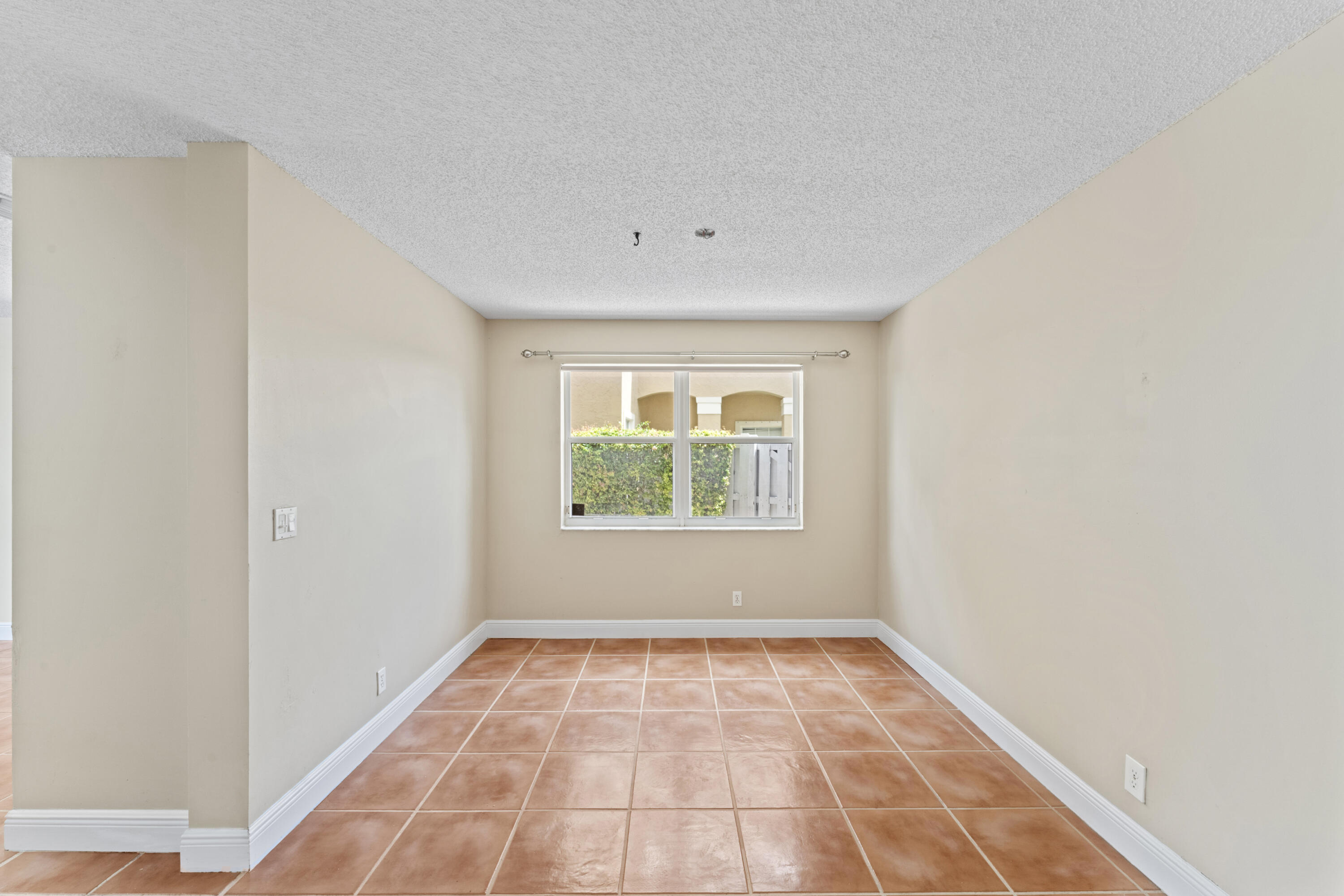 2103 Southwest 173rd Avenue Miramar, FL 33029 - Photo 19 of 32 DSC00312