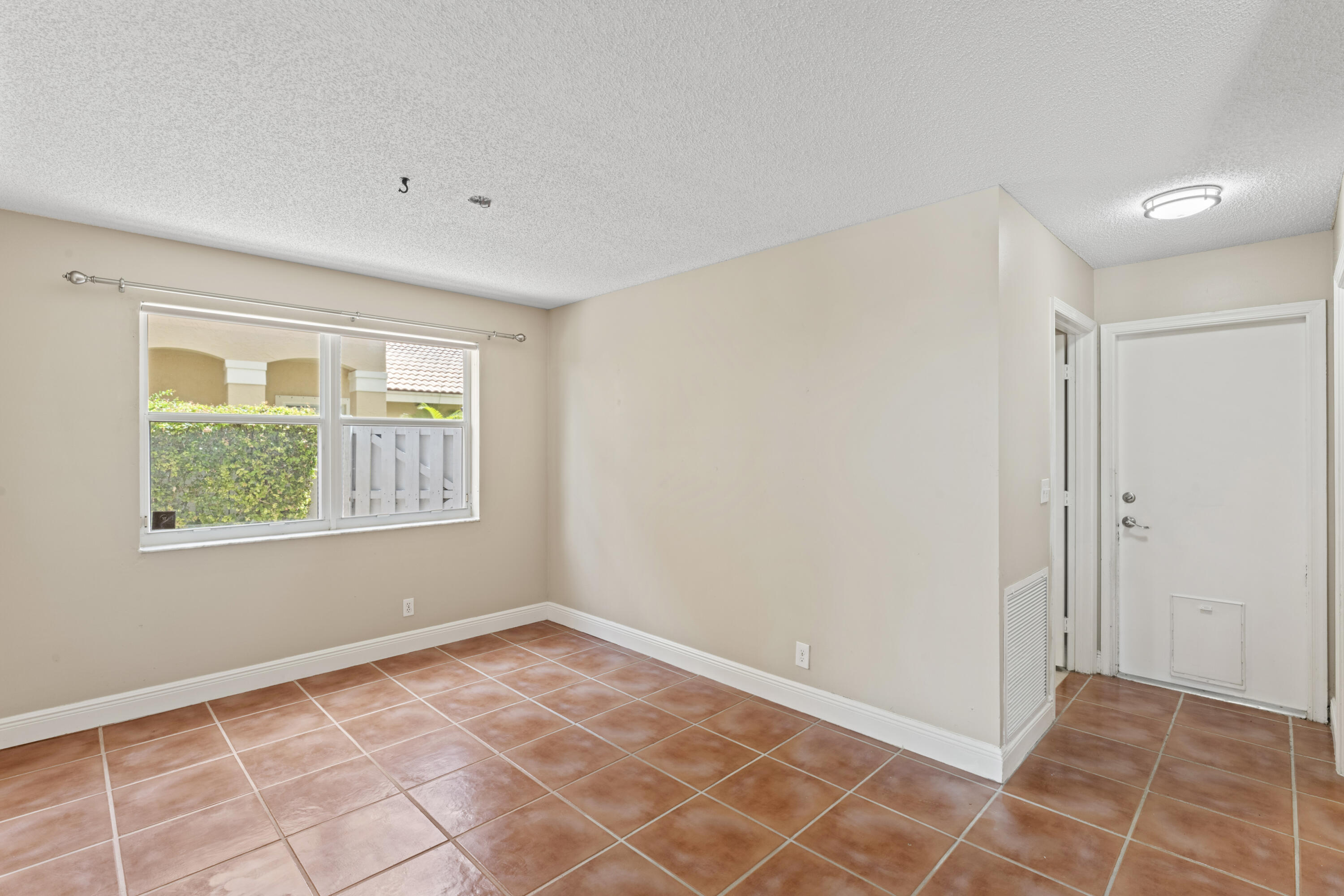 2103 Southwest 173rd Avenue Miramar, FL 33029 - Photo 20 of 32 DSC00317