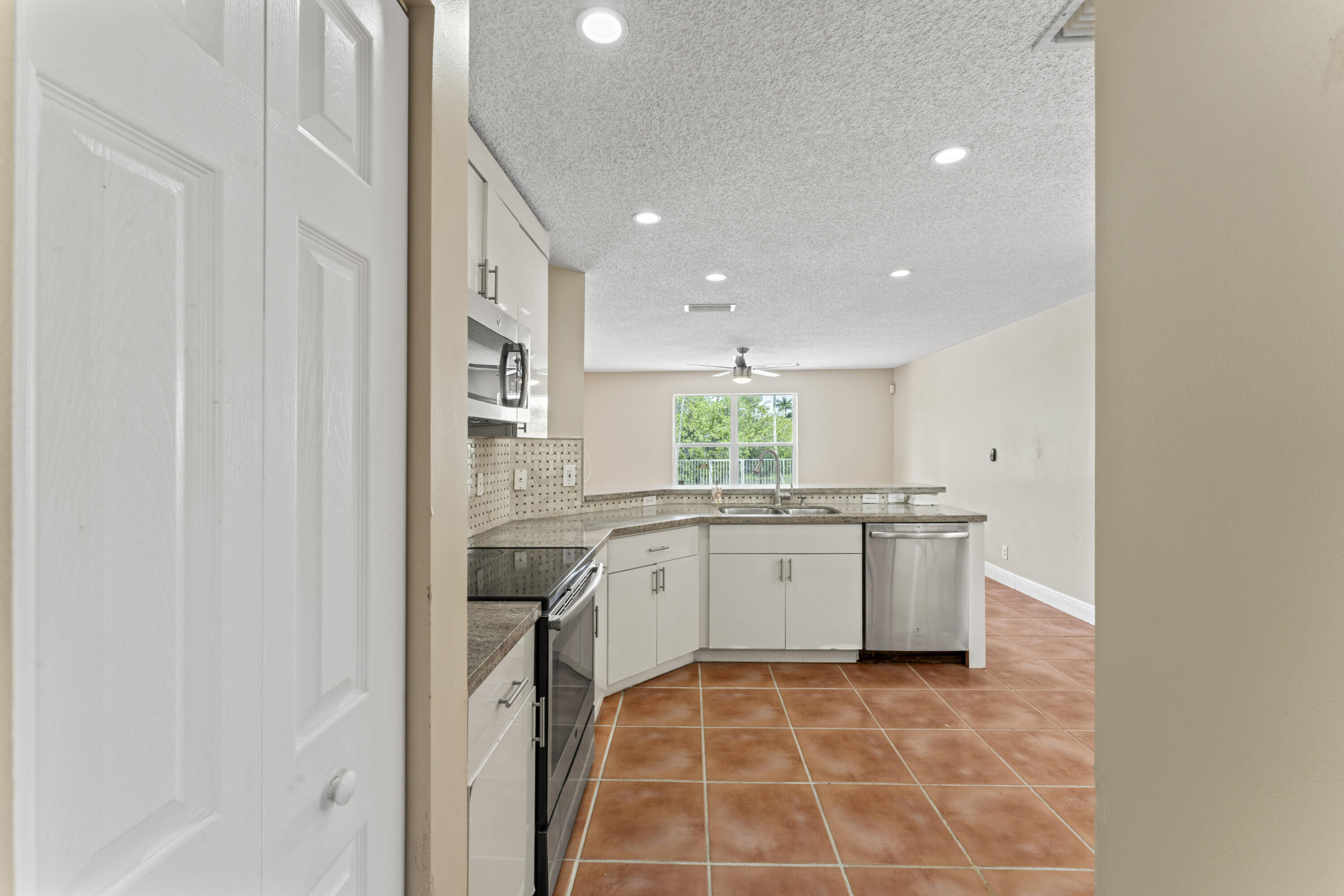 2103 Southwest 173rd Avenue Miramar, FL 33029 - Photo 24 of 32 DSC00342