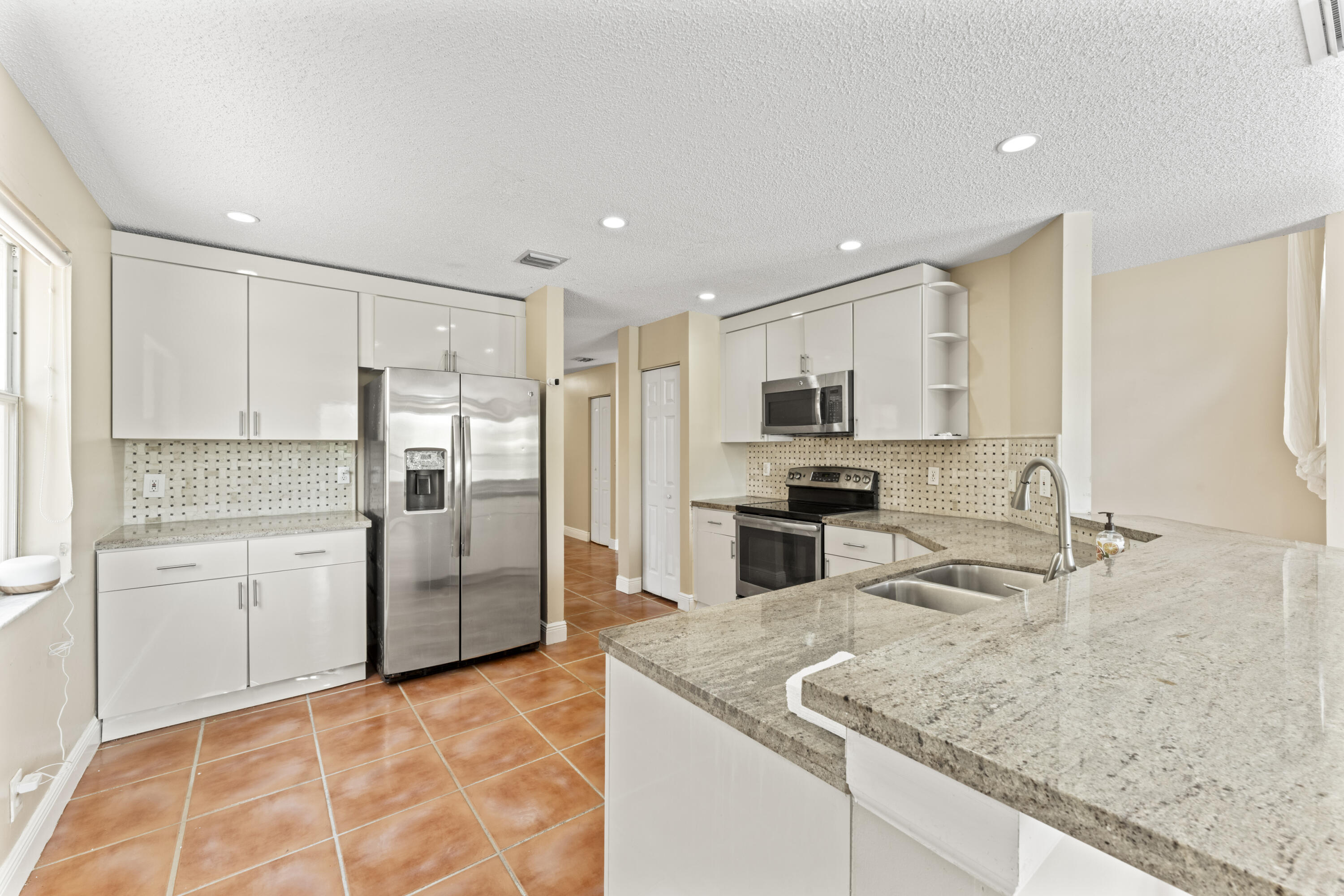 2103 Southwest 173rd Avenue Miramar, FL 33029 - Photo 6 of 32 DSC00352