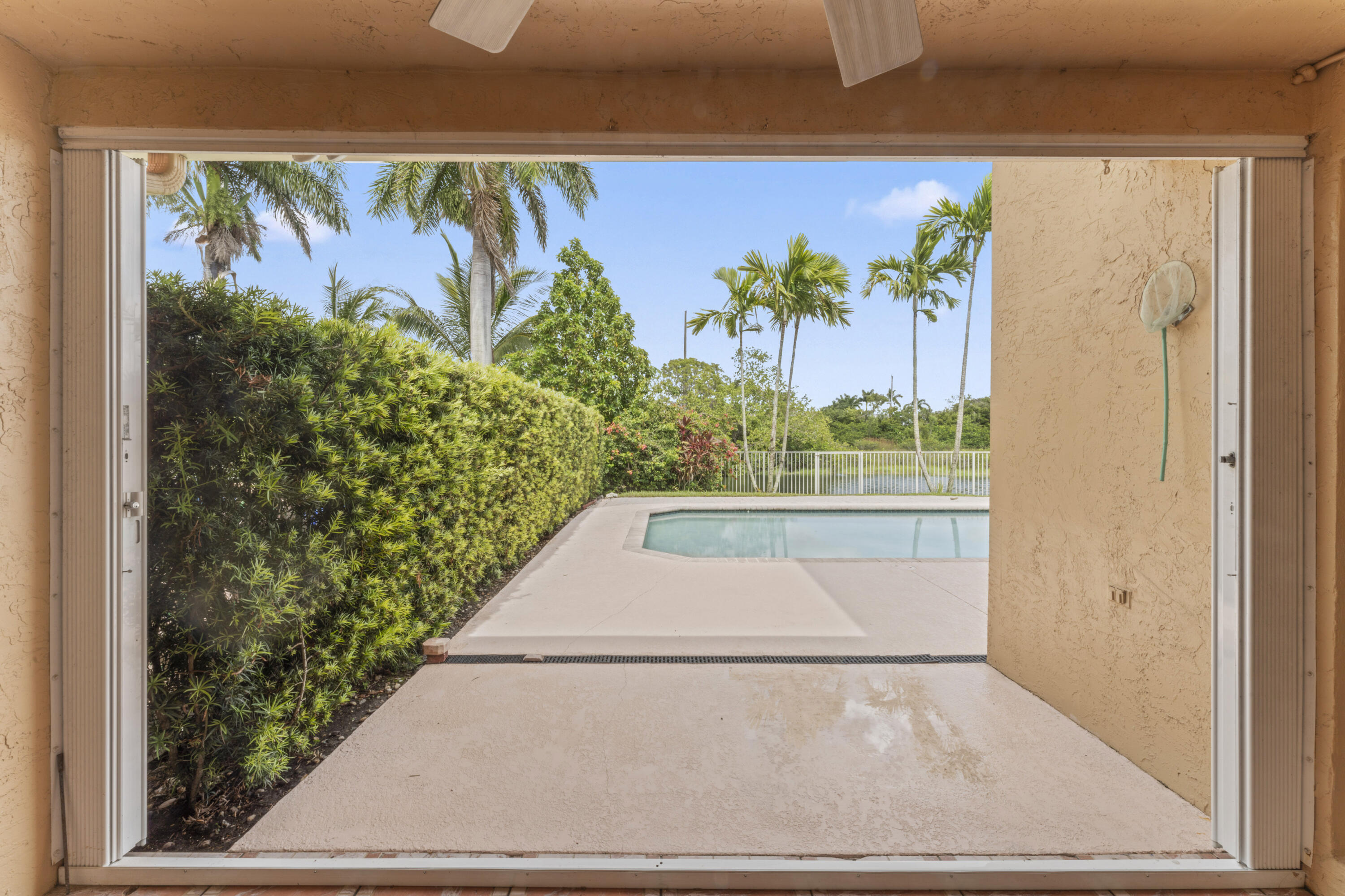 2103 Southwest 173rd Avenue Miramar, FL 33029 - Photo 7 of 32 DSC00512