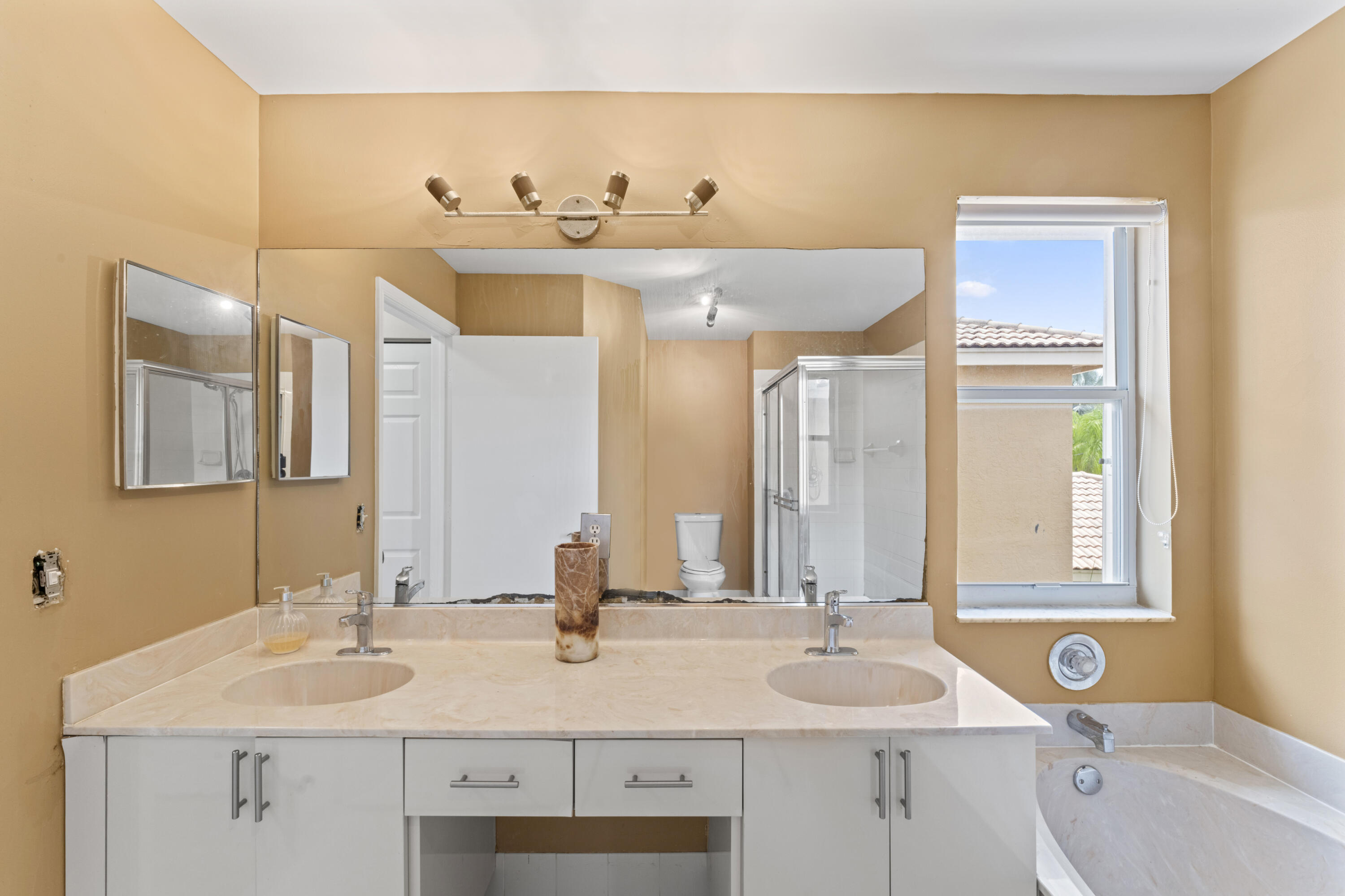 2103 Southwest 173rd Avenue Miramar, FL 33029 - Photo 9 of 32 DSC00497
